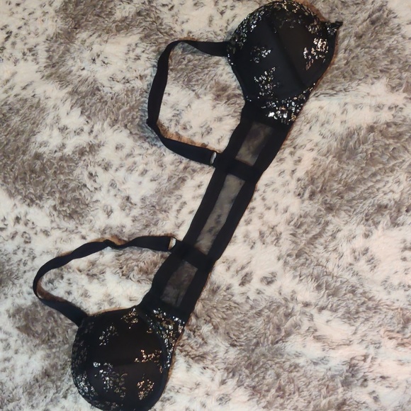 Victoria's Secret Very Sexy Front Close Push Up - Picture 3 of 5